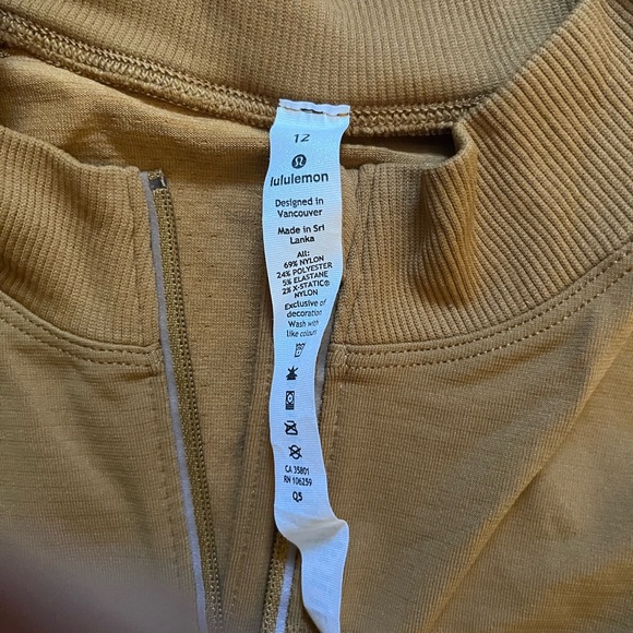 NWOT Lululemon Long Sleeve Yellow Cropped Half Zip - Picture 7 of 9